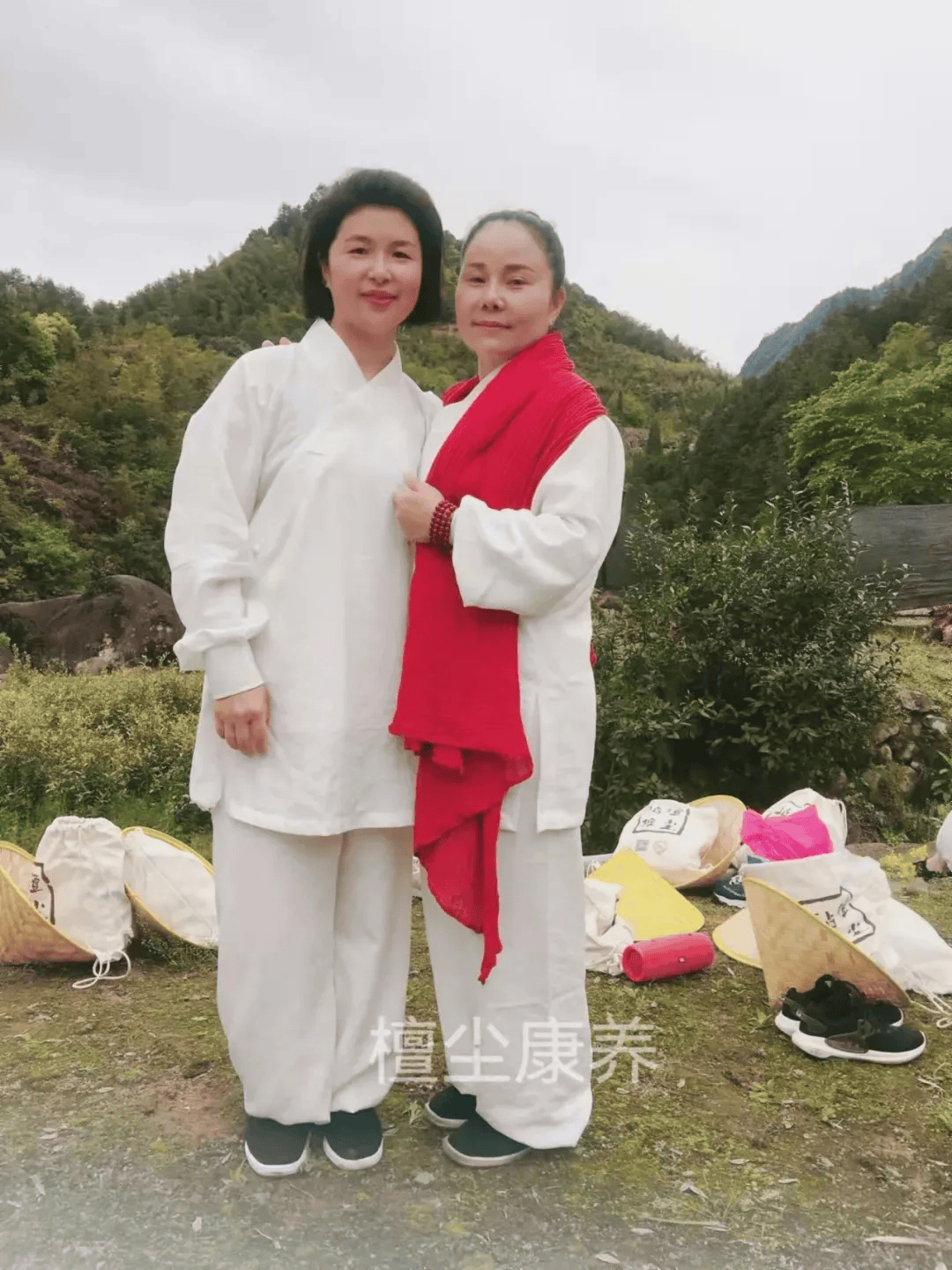 我们在武侠小说里形容武功很高的女侠走路步伐轻盈,走路带风的感觉