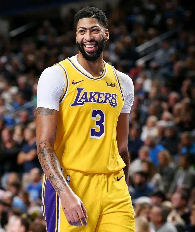 nba防守荣誉争议升级:浓眉遭冷遇,库里詹姆斯联手炮轰