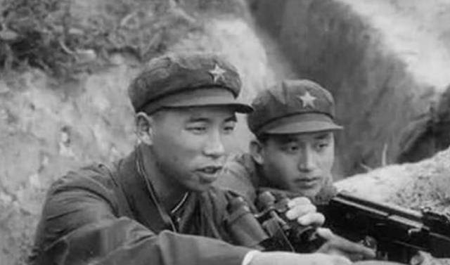 他是陆军军长,参加过多次战役,作战经验很丰富,64岁授上将_固辉_将军