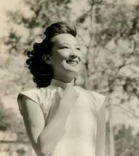 民国金嗓子,一生遭遇三次失败恋爱,37岁在精神病院孤独离世_周璇_严华