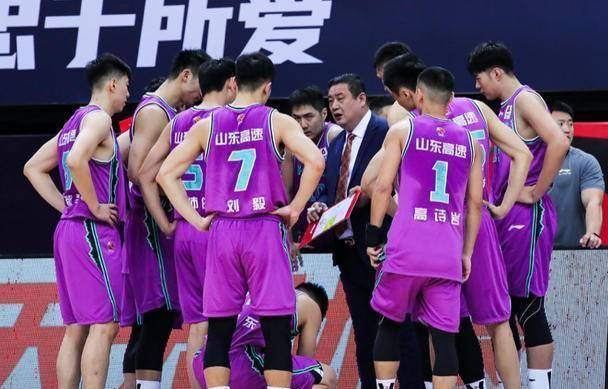 山东队重塑雄风吉伦沃特离队巩晓彬领衔新征程