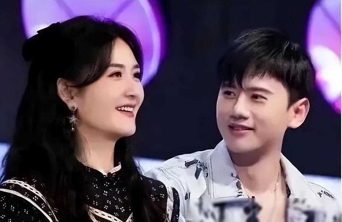 张杰演唱会谢娜支持拍照助威疑似购房后假离婚