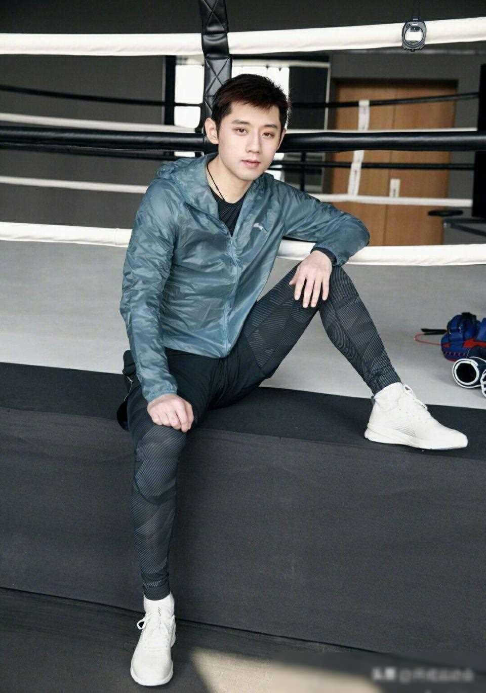 摆脱丑闻,"国乒藏獒"张继科复出售课:价格为9800元月