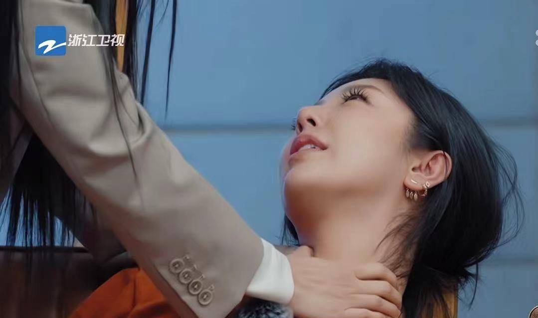 原创李菲儿饰演漫长的季节殷红宁静吴镇宇等差评她的表情亮了