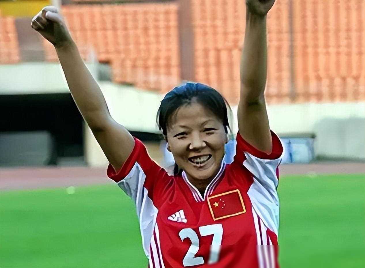 原创前女足国脚张欧影美国辞世老公深情为其穿上7号球衣送别