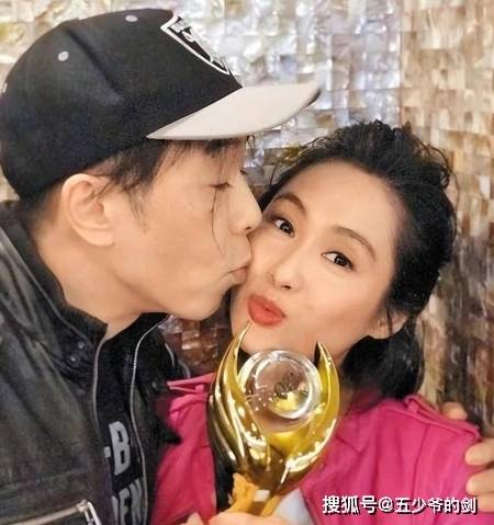 朱茵现状住深山残屋,开97年旧车,活成了娱乐圈的李子柒_周星驰_黄贯中