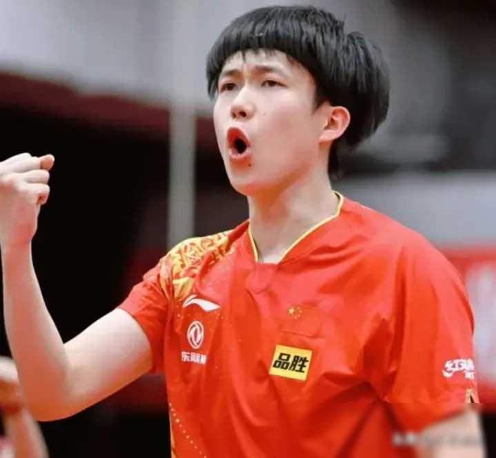 今年王楚钦发球争议性比较大,却从没被罚分,他出面解围_王曼昱_比赛