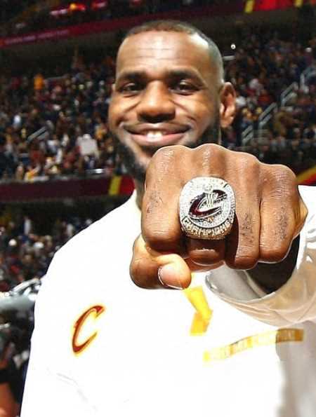 为什么詹姆斯能被叫做"小皇帝"?