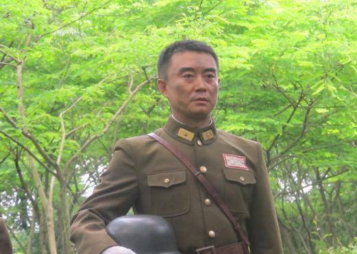 原创指挥员问了一句话为何让敌军上校声泪俱下主动劝自己人投降