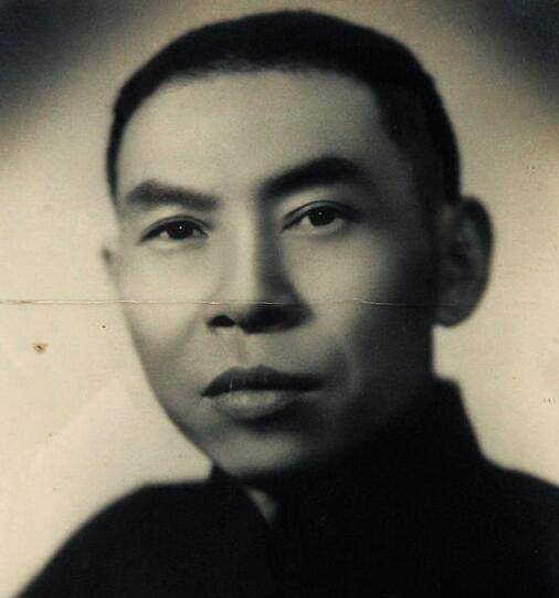 上海滩第一大佬年少挥金如土晚年穷困潦倒靠卖房子度日