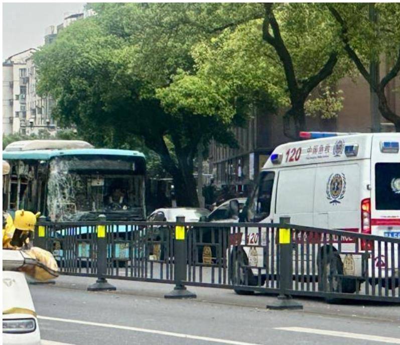 3死7伤江西南昌特大交通事故细节司机心脏病发或无须担刑责