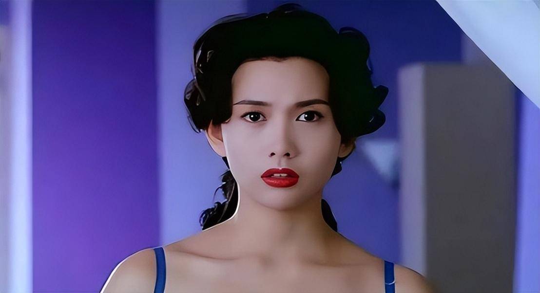 她曾是香港三级女王3年连拍11部三级如今她过得怎样