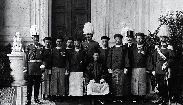 德国驻北京的使臣在京被杀,德国借题发挥,要求清政府必须派一位亲王