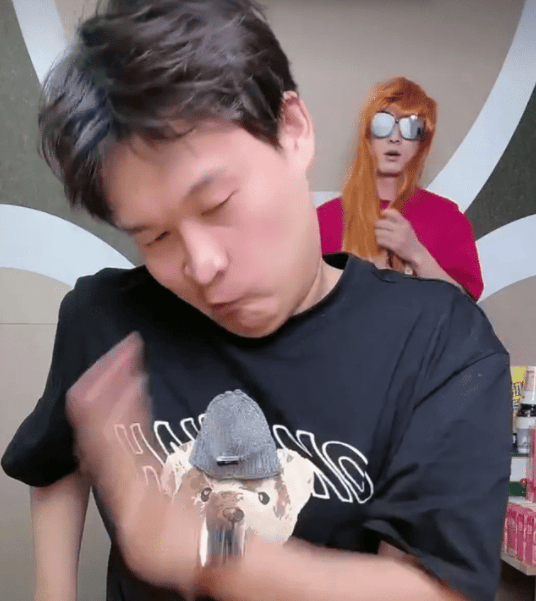 原创小沈龙直播改错价亏损上千万气得扇自己耳光要求助理立刻辞职