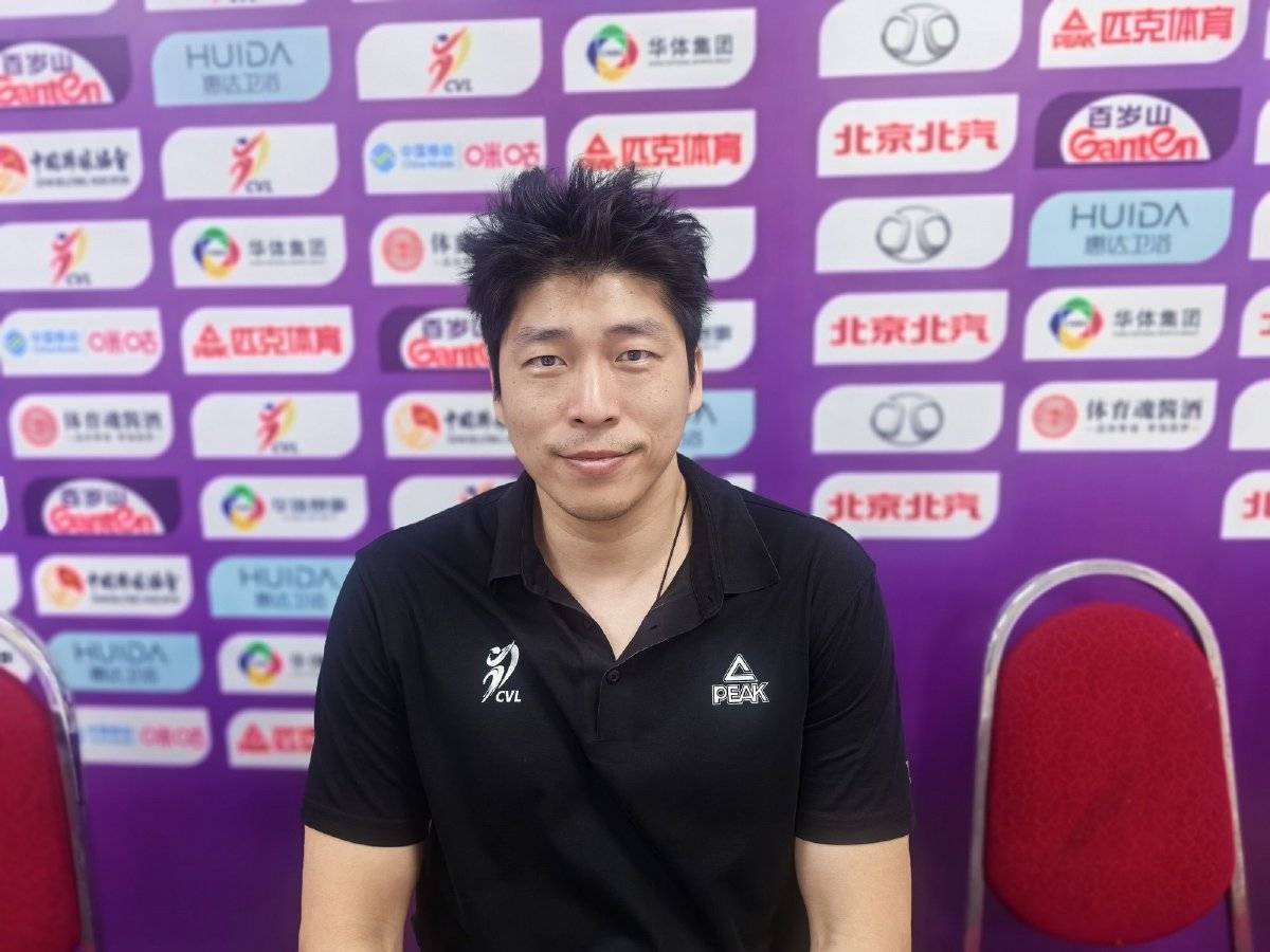 卫冕冠军主场被零封北京男排主教练李牧全方位被压制