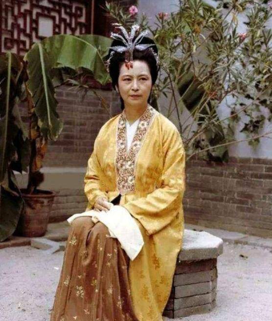 原创金钏儿的死亡让贾政对贾宝玉产生杀机一个女奴为何如此重要