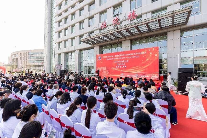 对于项目启用与接诊,中医二附院党委书记李正全表示,这是医院发展历程