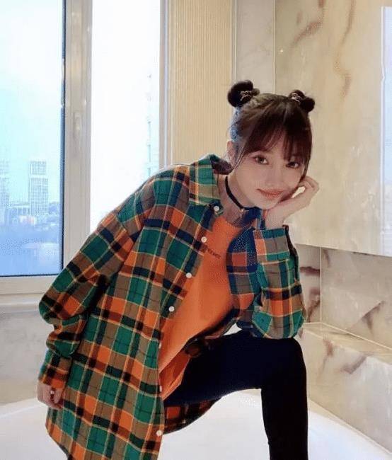 原创39岁李小璐又晒美照皮肤细腻少女感足感觉眼前一亮