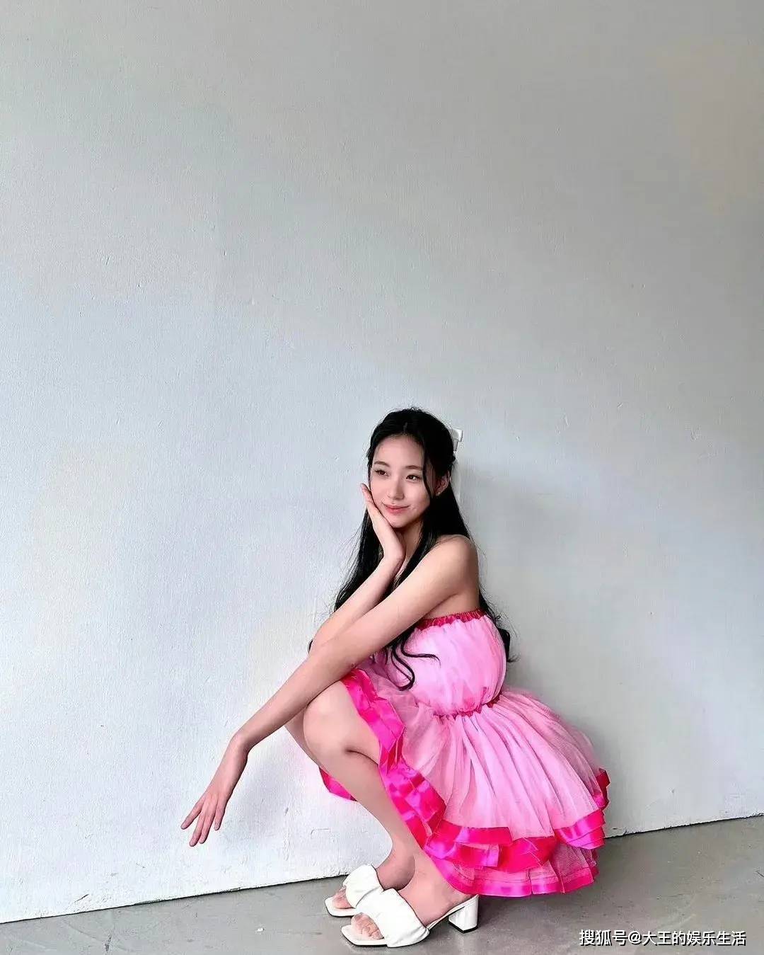 原创小s特意晒出三个女儿的照片穿t恤并配文我女儿很漂亮