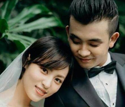 除此之外,赵丽颖的经纪人黄斌还有