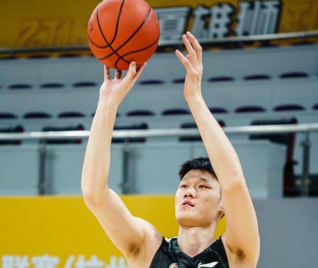 广厦备战山西:赵岩昊替补,孙铭徽缺阵,赵嘉仁致力提升命中率_训练_季