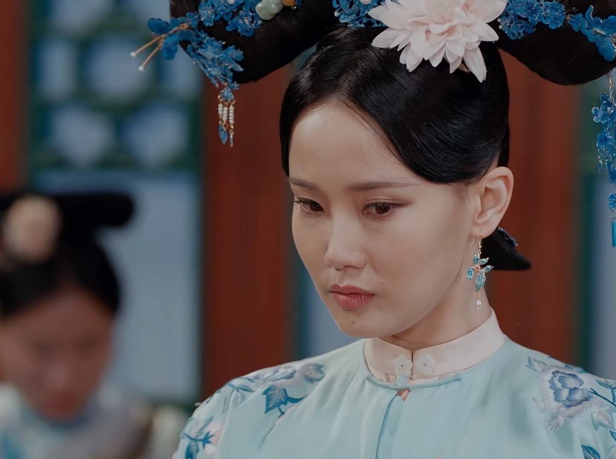 除此之外,又让黄龄演了宸妃,让李菲儿演宫女,并且找来张睿客串了一把