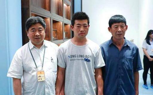 穷民工不幸遇难,故宫却给他开追悼会,专家:他无偿捐献19件文物_何刚