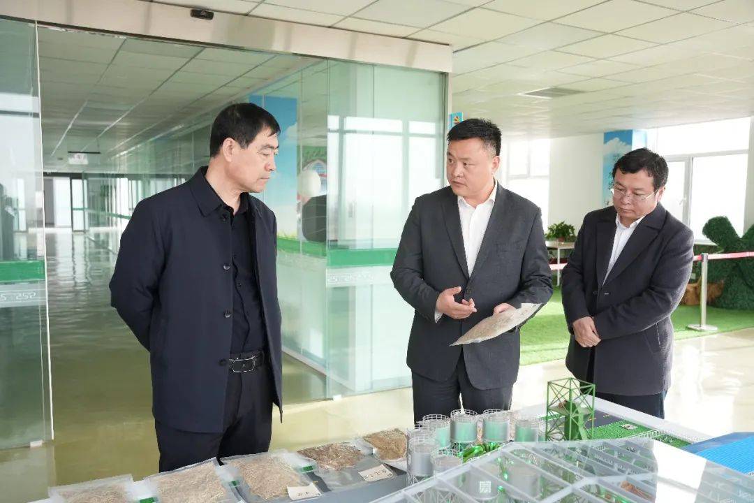 通辽市政府党组成员,副市长吕国华莅临草都和林园区参观考察