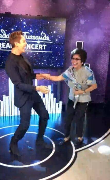 原创大张伟蜡像有胡子吴磊蜡像脏兮兮被蜡像坑的最多的其实是他