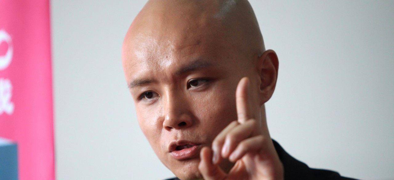 原创从金牌主持到街头卖艺如今乐嘉出家悟道他错在了哪