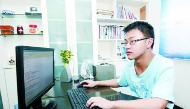 重庆状元李翔首战高考638分却不填志愿复读次年考681进北大