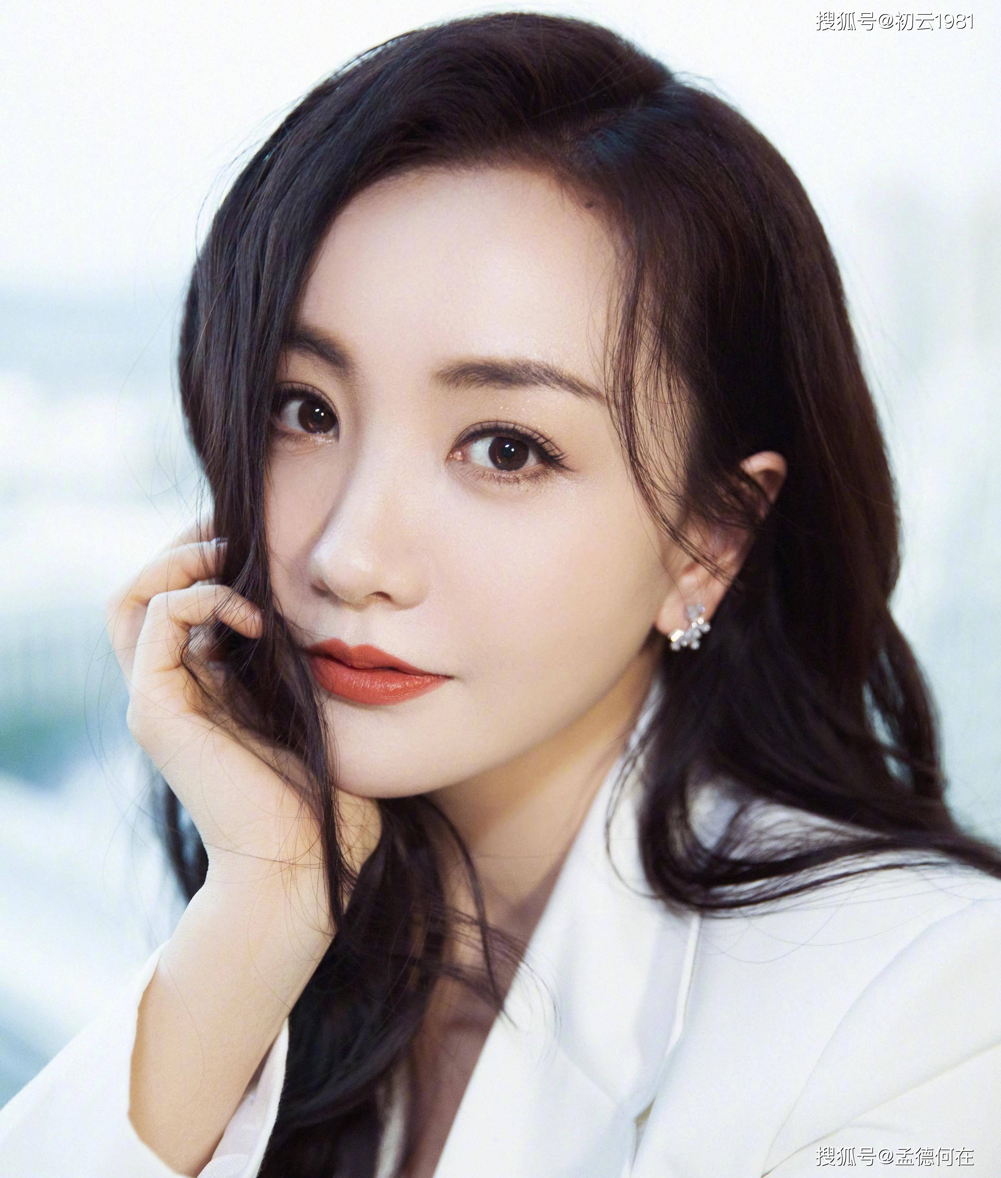 42岁杨蓉如人间大蜜桃,性感有料惊艳全场!