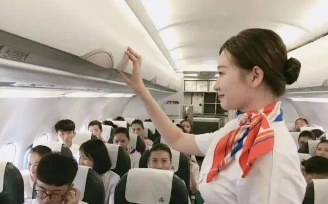 原创08年南航空袭事件空姐仅凭嗅觉生死边缘拉回170名乘客