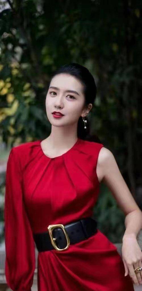 长相似女版相柳,开挂人生资源好到爆,《承欢记》二搭杨紫火出圈_程欢