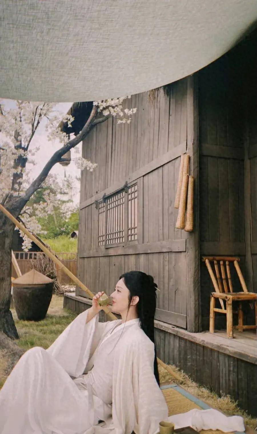 与凤行收视率热度下跌原因这部剧不是走剧情而是走人设