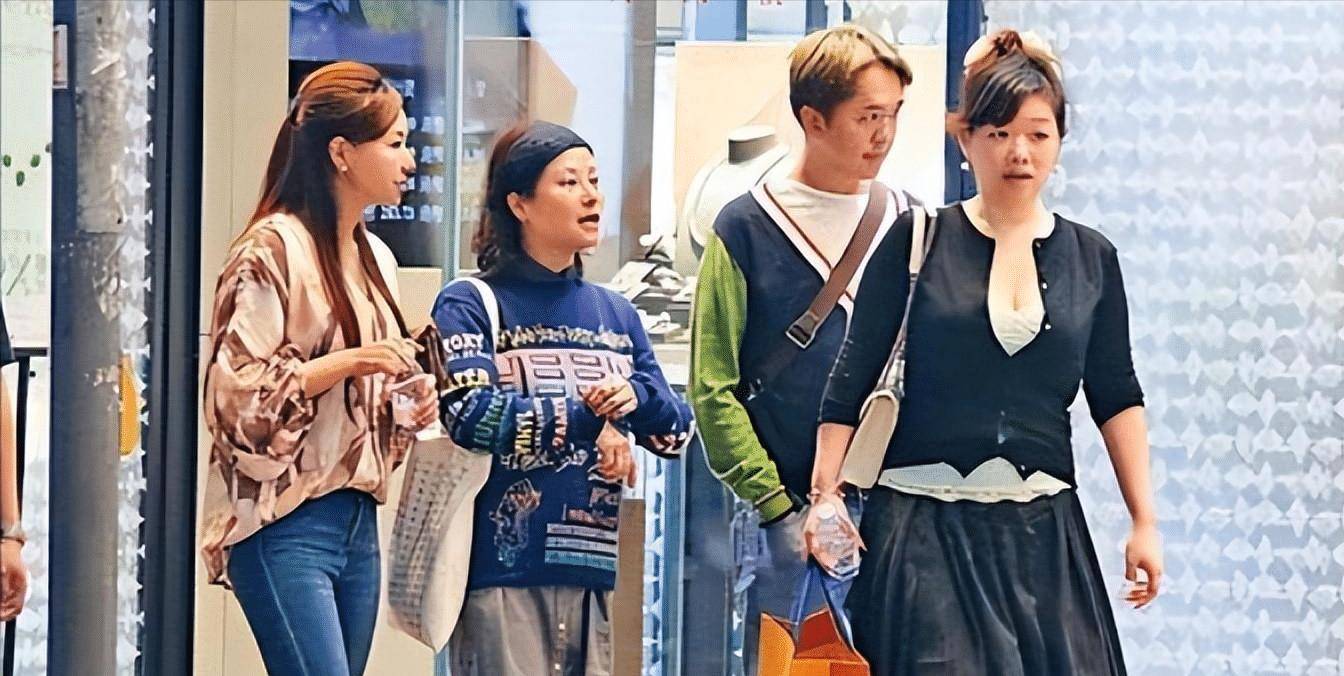 原创57岁香港富豪带新女友亮相3女侍1夫和平共处10多年引热议