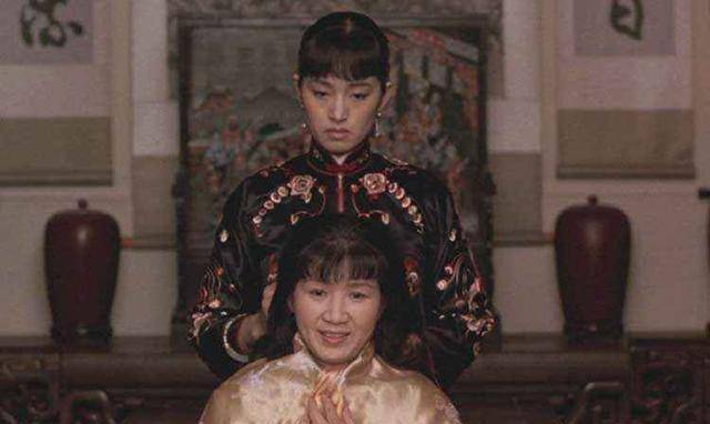 大红灯笼高高挂一盘菠菜毁一生老爷不露面却是最恐怖的人