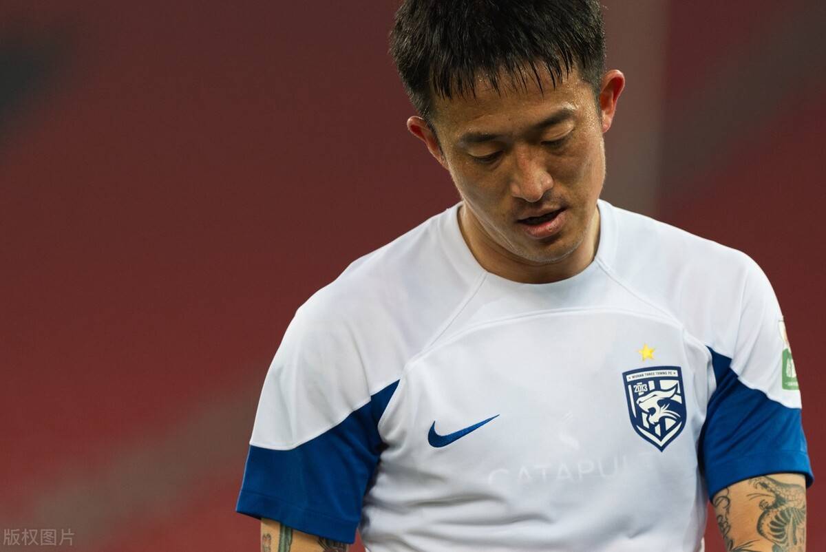 姜至鹏成申花左后卫补强首选本轮世界波征服斯卢茨基夏窗入队