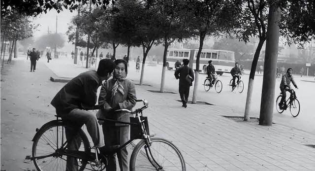 70年代"凤凰牌"自行车,售价150元,现在值多少钱?