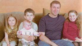 俄罗斯巨富阿布3岁丧父丧母3段婚姻7个子女离婚被分走13亿