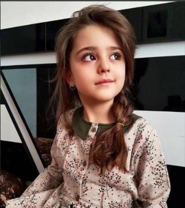 原创父亲辞职为漂亮女儿做保镖伊朗8岁超美女孩现状如何