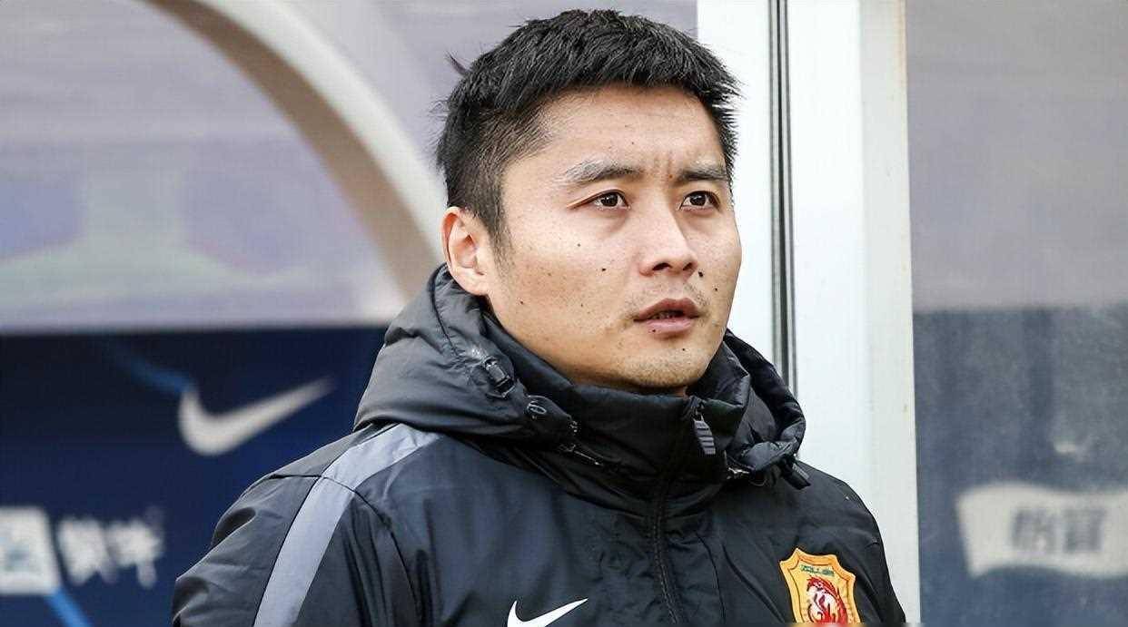 提拔17岁新星踢中甲主力,如今他已成我们布冯_姚浩洋_足球_比赛