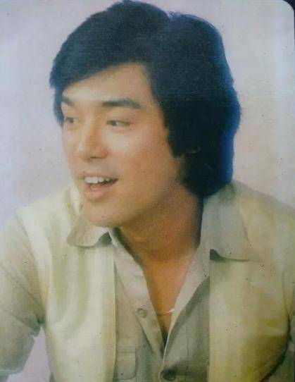 错失邓丽君,娶拜金女10年败光2亿;靠"二手货"翻身成亿万富翁_钟镇涛