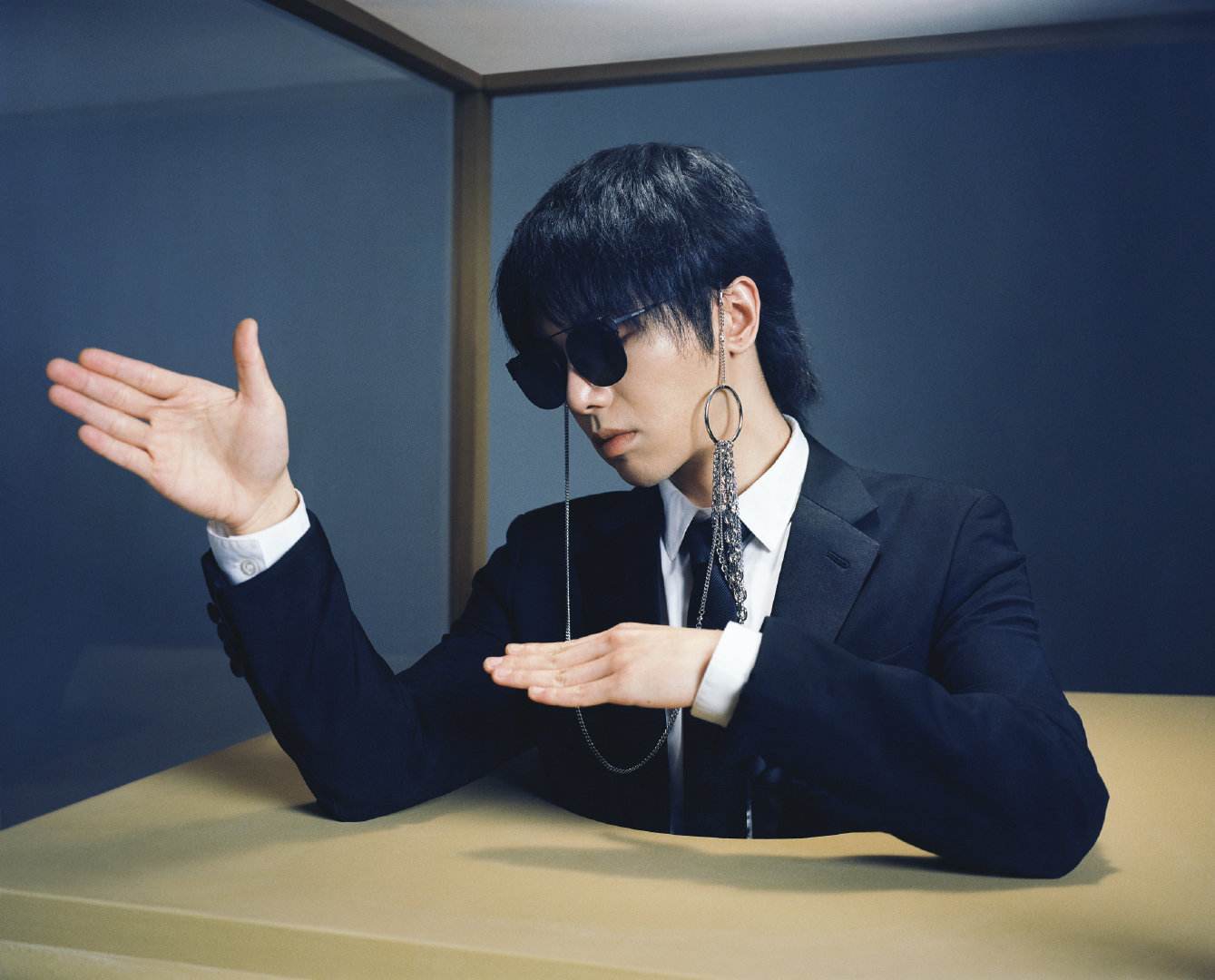 原创他是华晨宇用灵魂歌唱的艺术家每一次高音都震撼心灵