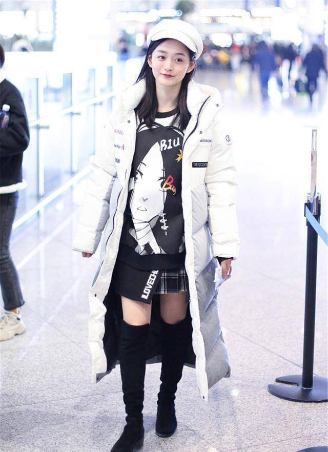 何穗刘雯刘雯同为中国超模,她身上特有的东方风情让许多大品牌青睐于