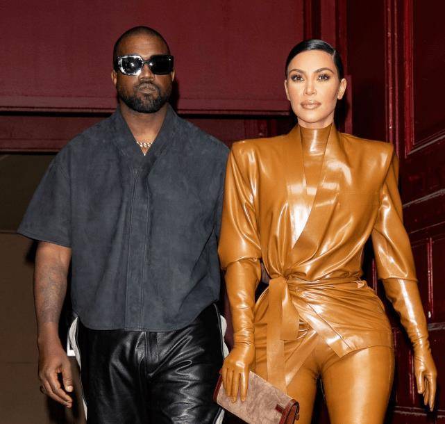 原创金卡戴珊踩水晶鞋成女王裹超短皮裙超飒7岁长女太像黑人老公