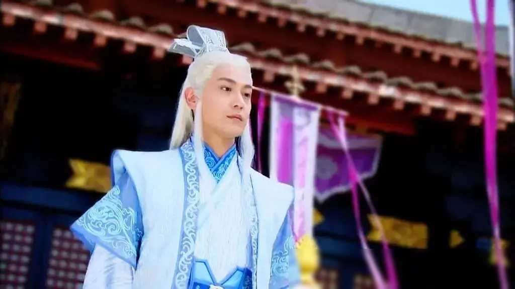 原创徐正曦白发黑珑复出引关注国产剧白发男神魅力爆棚