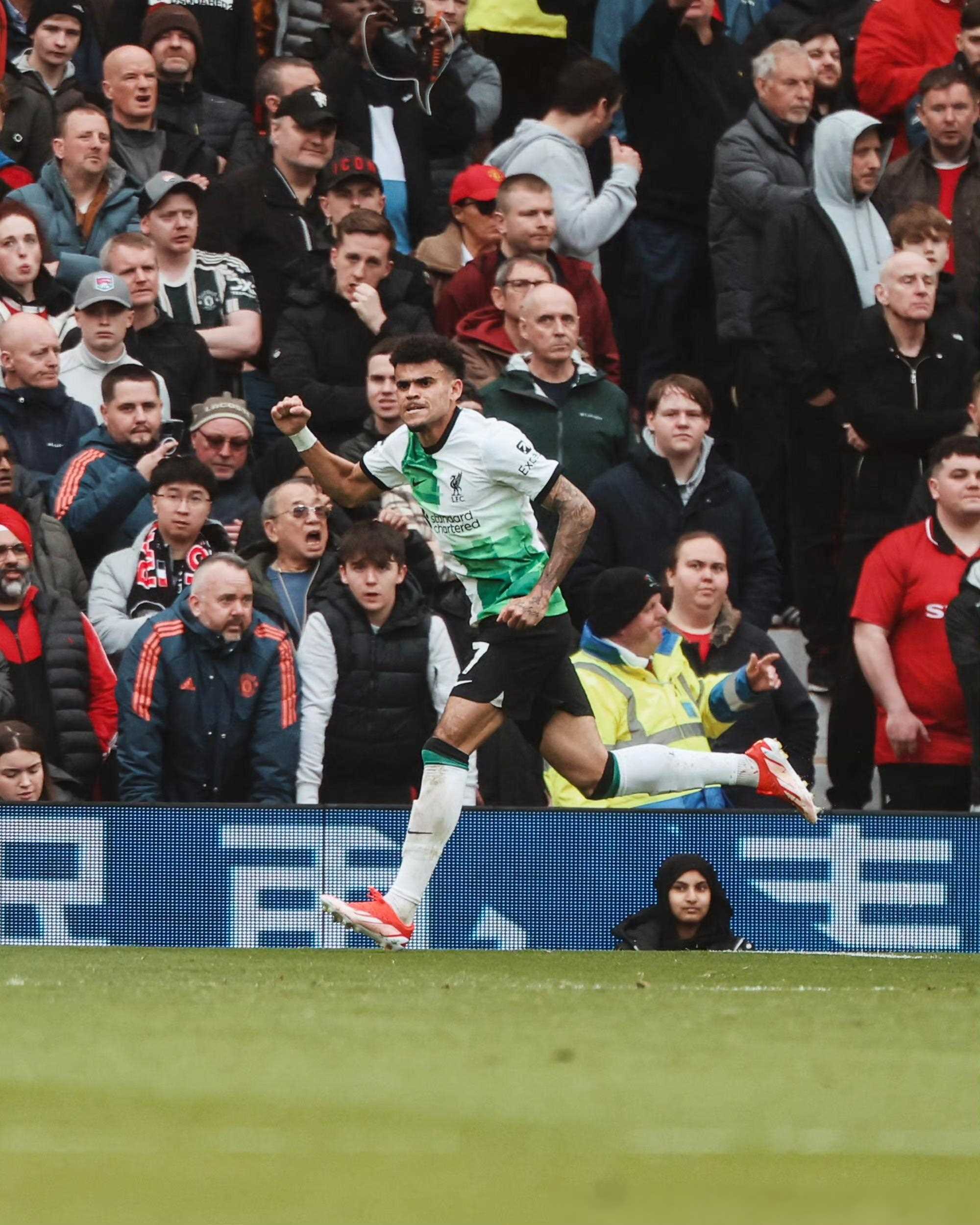 22岁b费世界波破门曼联战平利物浦阿森纳抢占积分榜首