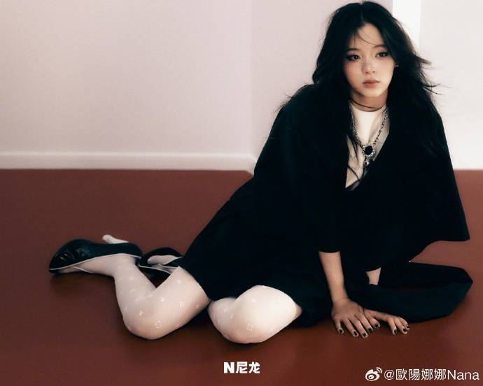 欧阳娜娜咋回应叫陈伟霆爸爸她发靓丽写真美得让人窒息