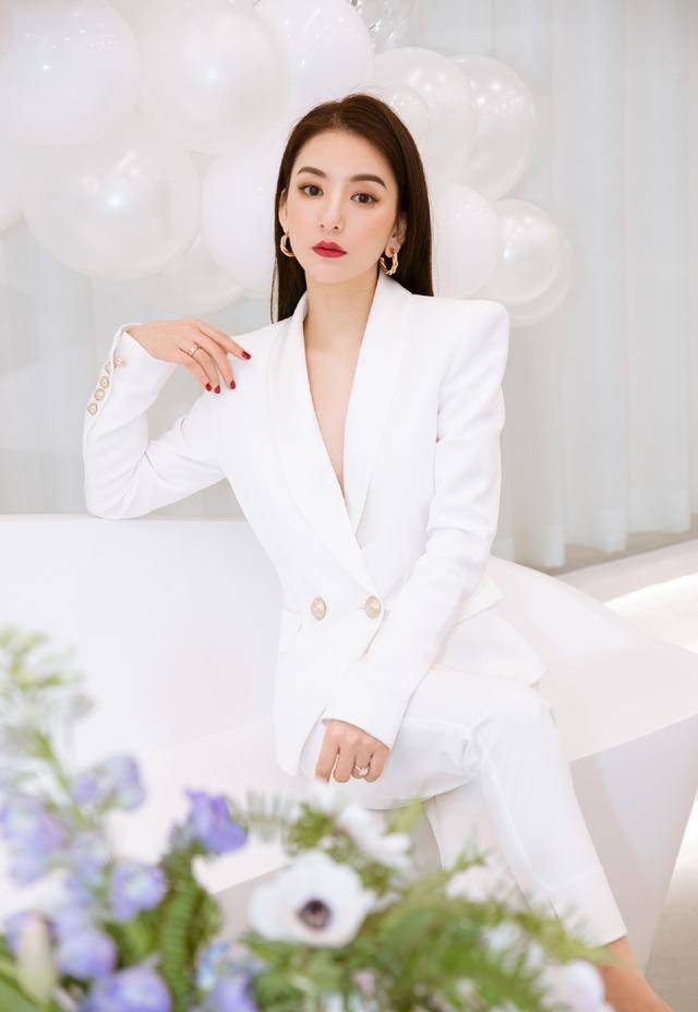 原创郭富城娇妻晒生活照认真时尚开心带娃方媛的阔太生活很幸福